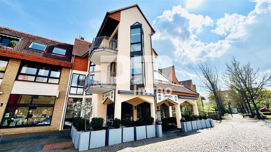 Schöne zentral gelegenes Büro mit drei Balkonen und Tiefgaragenstellplatz - Frontansicht